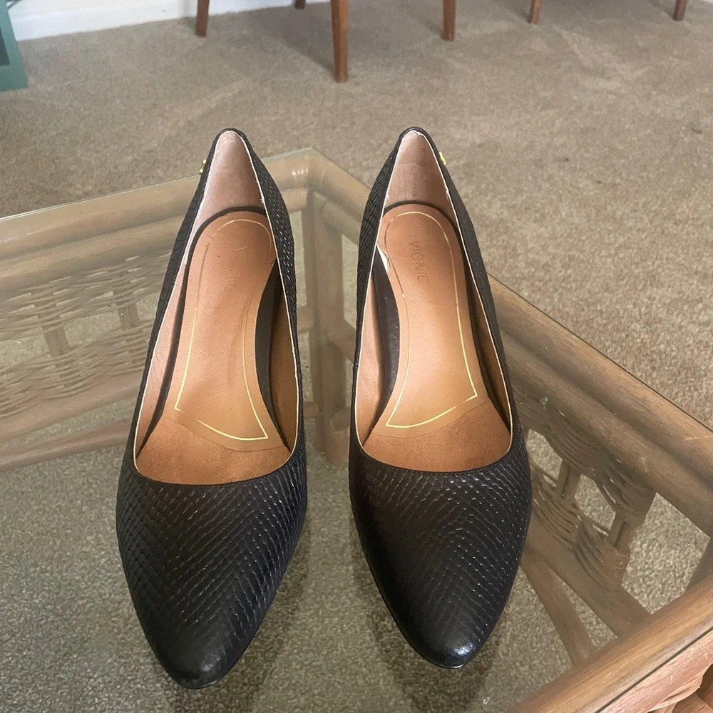 Vionic Block Heel - Picture 2 of 6